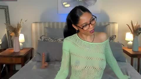 Chelseaquinn online show from November 17, 2025, 7:47 am