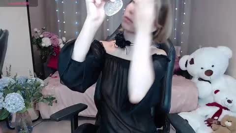 Adriana online show from October 13, 2025, 6:24 am