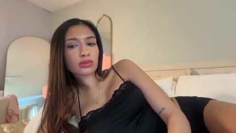 cherliecarmen online show from April 19, 2026, 7:49 pm