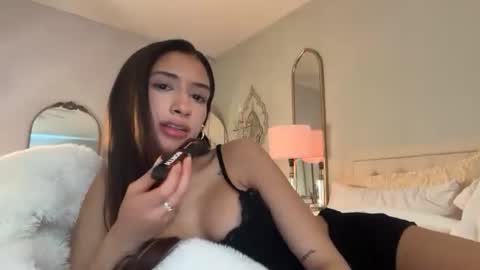 cherliecarmen online show from April 21, 2026, 9:06 pm