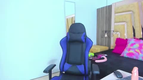 Cherry Mew and jean online show from March 7, 2025, 3:18 pm