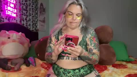 CherryBombBomb online show from June 22, 2026, 4:09 am