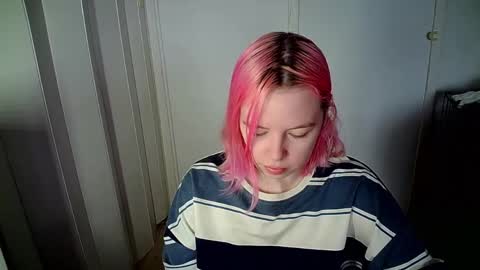 cherrybaby_0 online show from April 21, 2026, 7:36 am