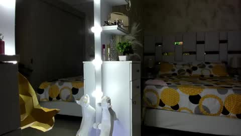 Independent Cherry fox online show from September 14, 2025, 12:21 am