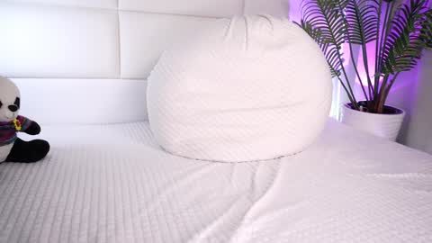 Julia online show from January 17, 2025, 2:08 am