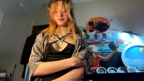 Nika online show from May 11, 2026, 4:48 pm