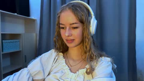 Evie online show from November 7, 2025, 7:19 am