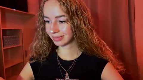 Evie online show from November 19, 2025, 4:18 pm