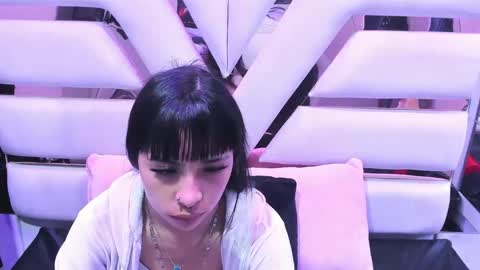 cherrysweetl_ online show from June 10, 2026, 12:59 pm