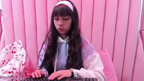 cherrysweetl_ online show from June 20, 2026, 12:52 pm