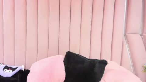 cherrysweetl_ online show from June 25, 2026, 1:26 pm