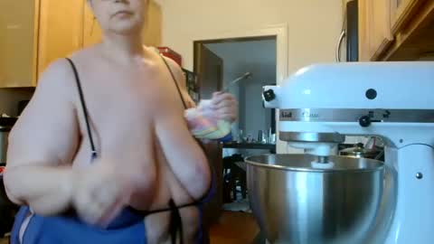 Snapshot of chicagobbw71 chatting on February 8, 2025, 3:31 pm Tee online show from February 8, 2025, 3:31 pm