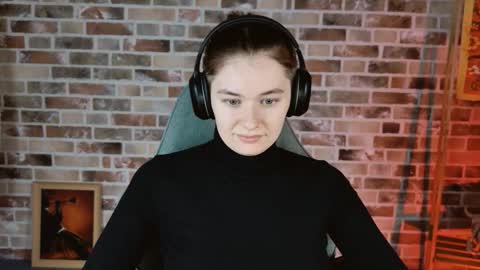 Bella online show from December 20, 2025, 9:05 am