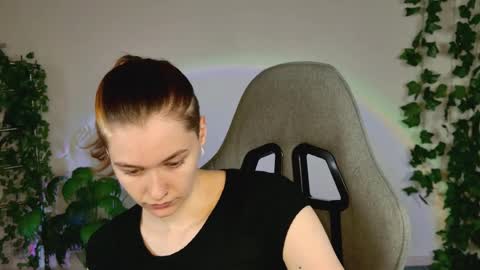 Bella online show from April 18, 2026, 9:02 am