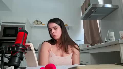 Snapshot of chillwithcamii chatting on June 3, 2026, 2:33 pm yoursensualparadise online show from June 3, 2026, 2:33 pm