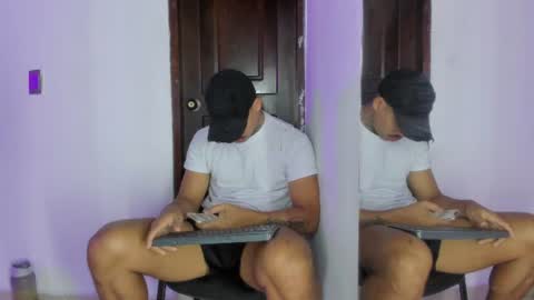 Snapshot of chirshot21_ chatting on July 15, 2026, 12:21 pm Chris online show from July 15, 2026, 12:21 pm