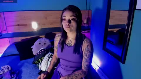 Chloeallennn  online show from April 21, 2026, 12:11 pm