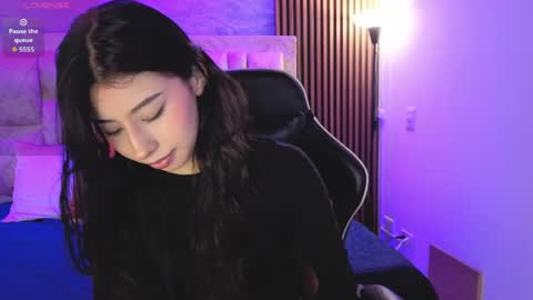 chloe_bluee_ online show from April 21, 2026, 11:05 am