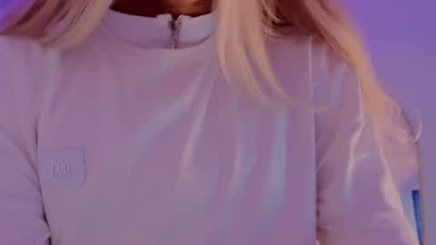 Snapshot of chloe_bronze chatting on July 7, 2026, 7:29 pm Chloe online show from July 7, 2026, 7:29 pm