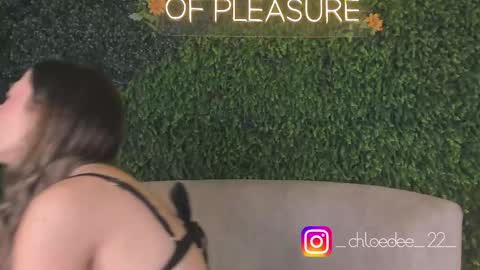 Chloe online show from September 18, 2025, 11:56 am