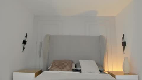 Chloe online show from November 3, 2025, 1:01 pm