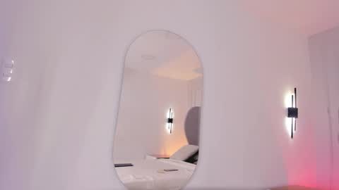 Chloe online show from November 9, 2025, 1:20 pm