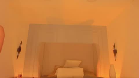 Chloe online show from April 4, 2026, 12:24 pm