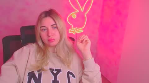 Chloe online show from November 24, 2025, 6:46 am