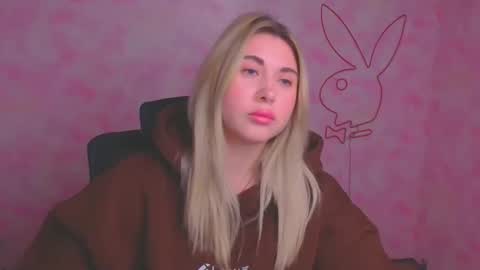 Chloe online show from November 26, 2025, 6:25 am