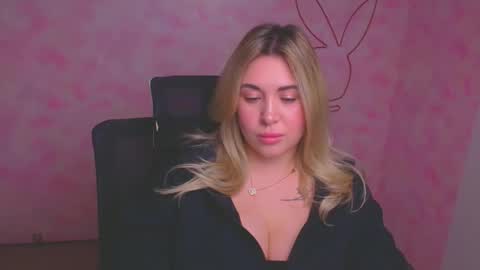 Chloe online show from November 28, 2025, 12:19 pm