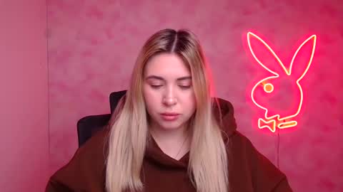 Chloe online show from December 1, 2025, 6:29 am