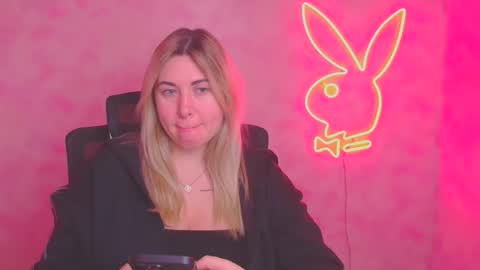 Chloe online show from December 2, 2025, 6:08 am