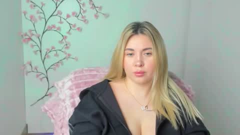 Chloe online show from December 3, 2025, 6:32 am