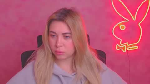 Chloe online show from December 4, 2025, 6:23 am