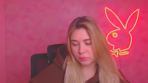 Chloe online show from December 5, 2025, 6:44 am