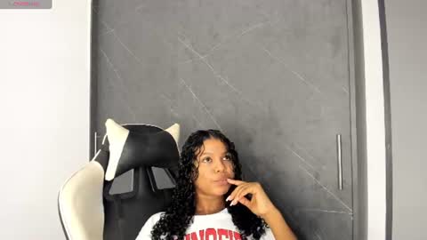 Snapshot of chloe_evans21 chatting on June 30, 2026, 12:33 am chloe online show from June 30, 2026, 12:33 am