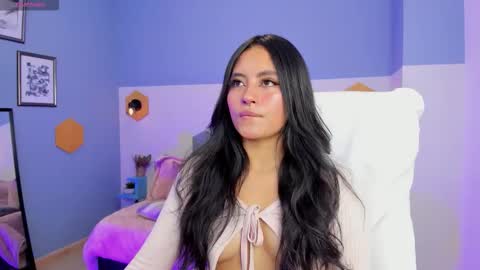 Chloe online show from October 15, 2025, 3:34 pm