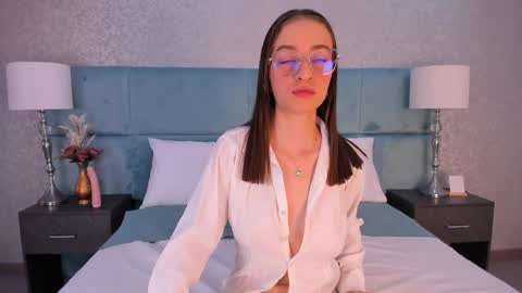 chloe_key online show from May 10, 2026, 4:01 pm
