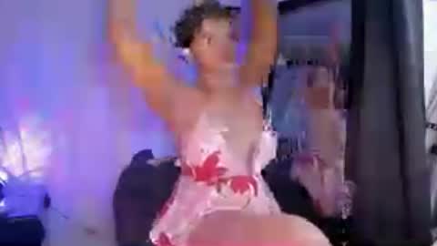 chloe_kisses2 online show from June 18, 2026, 12:09 pm
