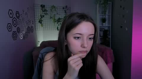 chloe_ley online show from April 14, 2026, 12:11 pm