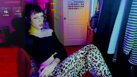 Chloe-Lorelei online show from January 7, 2025, 9:50 am