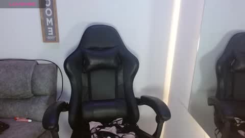 Chloe online show from November 20, 2025, 1:22 pm