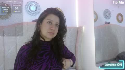 Chloe online show from December 1, 2025, 1:49 pm