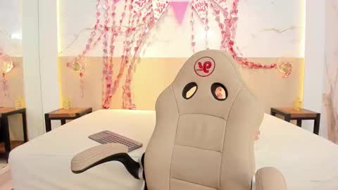  CHLOE  online show from February 9, 2026, 11:47 am