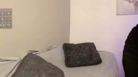 chloe_peach_ online show from April 18, 2026, 11:58 am