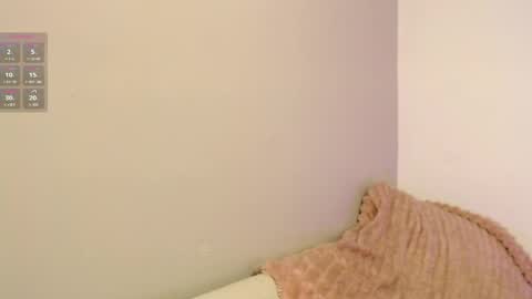 chloe_peach_ online show from April 21, 2026, 12:22 pm