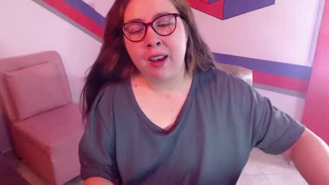 chloe_prg online show from December 20, 2024, 1:00 pm