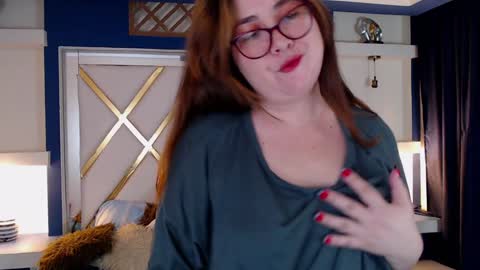 chloe_prg online show from January 29, 2025, 3:26 pm