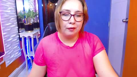 chloe_prg online show from March 12, 2025, 3:51 pm