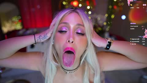 Snapshot of chloe_ri chatting on December 8, 2024, 12:51 am . ALL my LINKS online show from December 8, 2024, 12:51 am